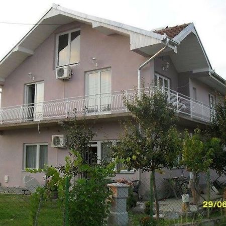 Privatni Smestaj Dobri Dobrosin Exterior photo